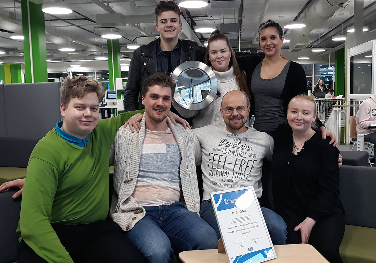Winning team's group picture with Senior Lecturer Tero Tuomi.