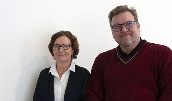 Lehtorit Eila Minkkinen ja Jukka Mäkinen ovat kehittäneet liiketalouden opinnäytetyöprosessia: ohjausta saa enemmän jo aiheen ideointivaiheessa, ja opinnäytetyö kiinnittyy tiiviimmin menetelmäopetukseen. SAMK.