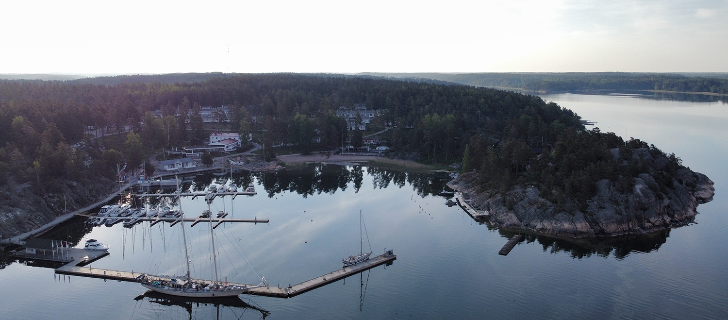 Satama kuvattuna ylhäältäpäin