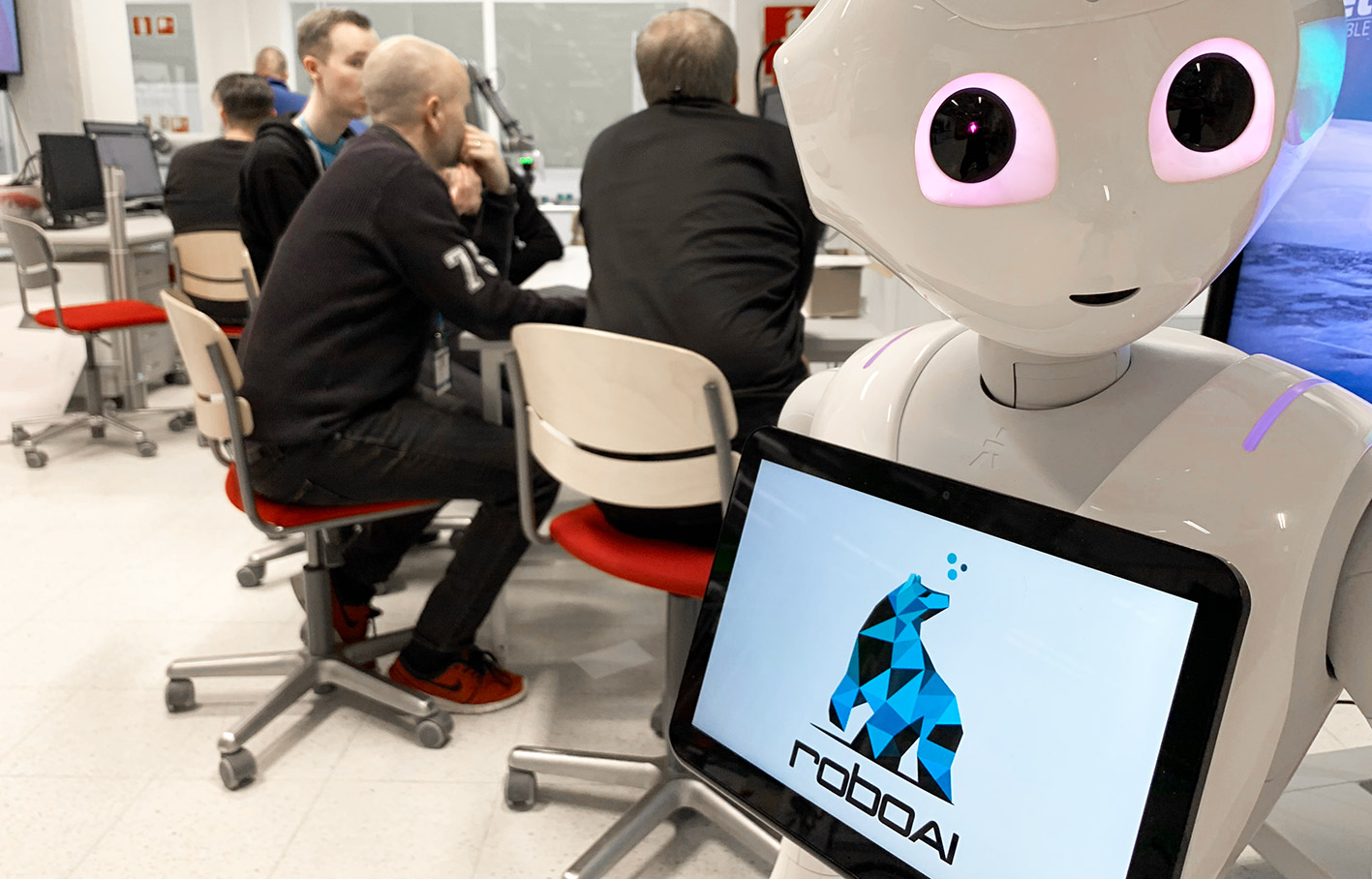 HLS-Robo -hankkeen opintomatka SAMKin RoboAI:n laboratorioon. HSL-Robo project employees visiting RoboAI laboratory in SAMK-campus Pori.