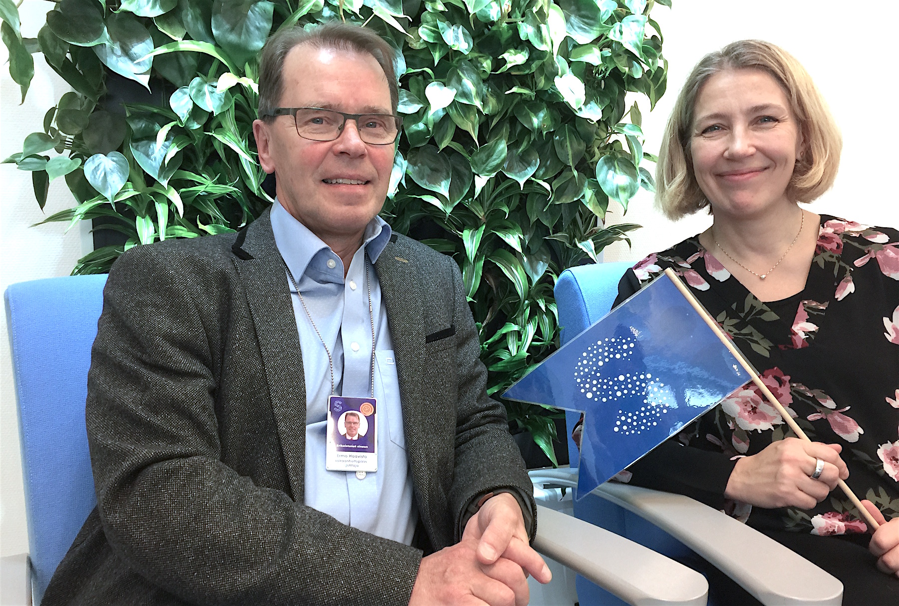 Erak Haavisto, director of the Satakunta Hospital District, and Anu Holm, docent, sit.