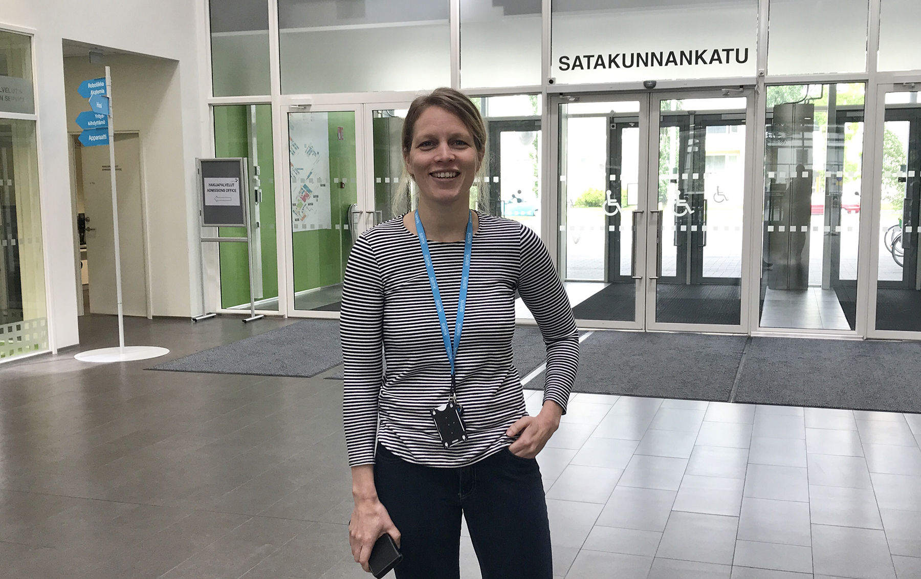 Saara Jäntti Atrium aulassa.
