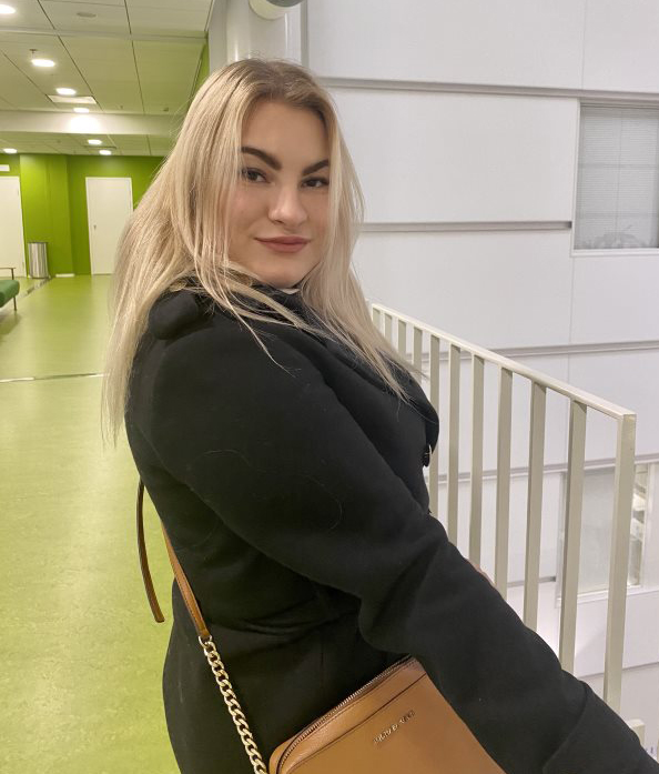 Ida Heinonen SAMKin Pron kampuksen käytävällä