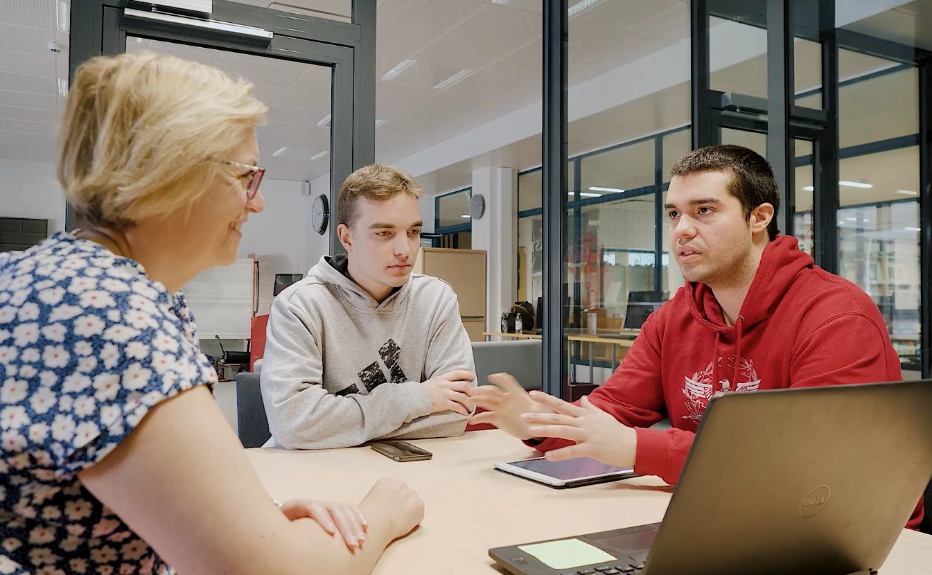 SAMK International Business student with their Senior Lecturer Daniela Tanhua.