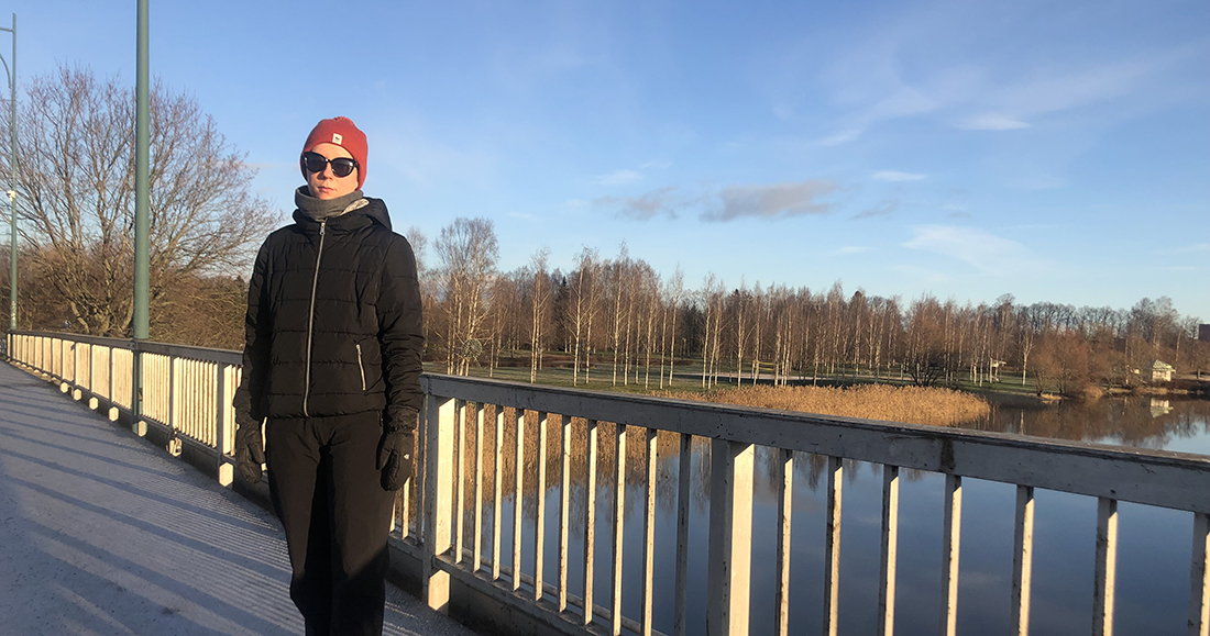 Saara Lehtonen sillalla Porissa