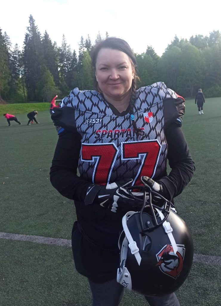 Tradenomi Mirja Röyttä on pelannut amerikkalaista jalkapalloa SM-tasolla.