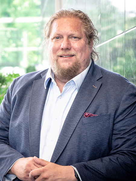Lähikuvassa Pekka Abrahamsson.
