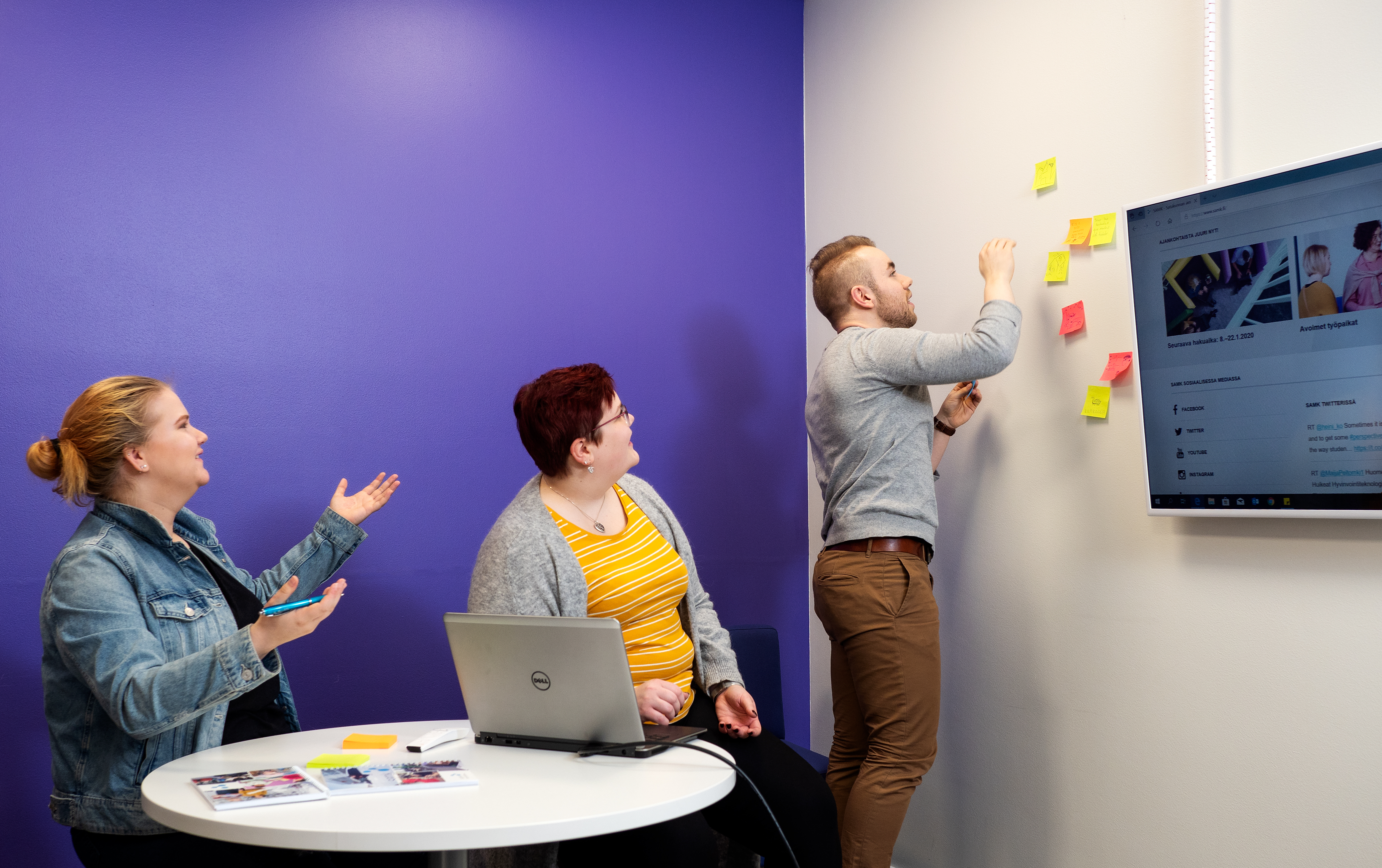 Group working with post it-notes.