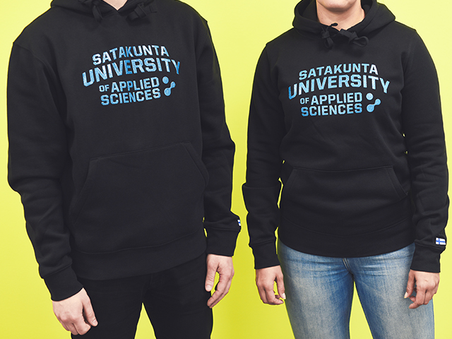 Students wearing SAMK hoodies.