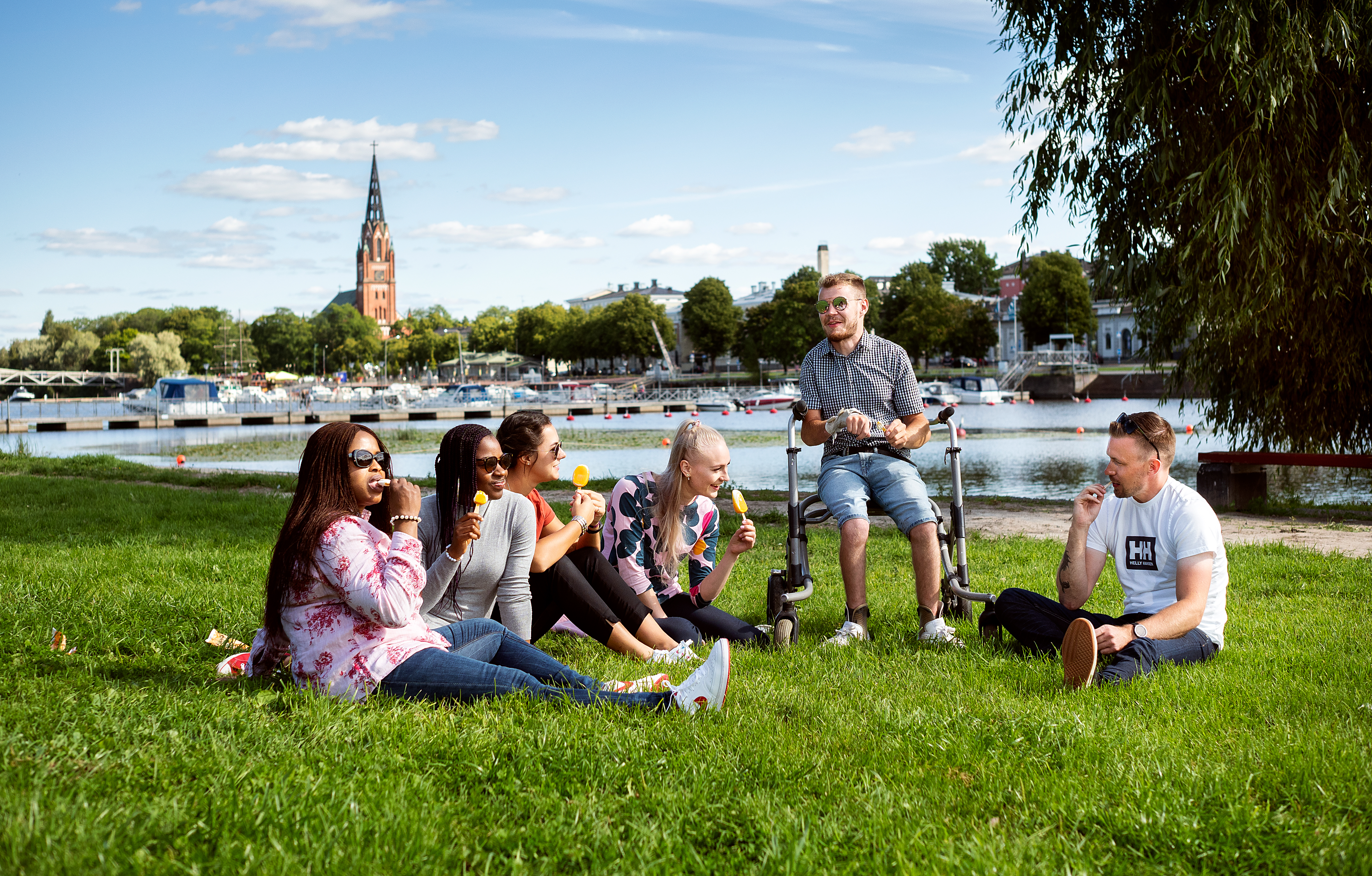 Students at Kirjurinluoto Park in Pori