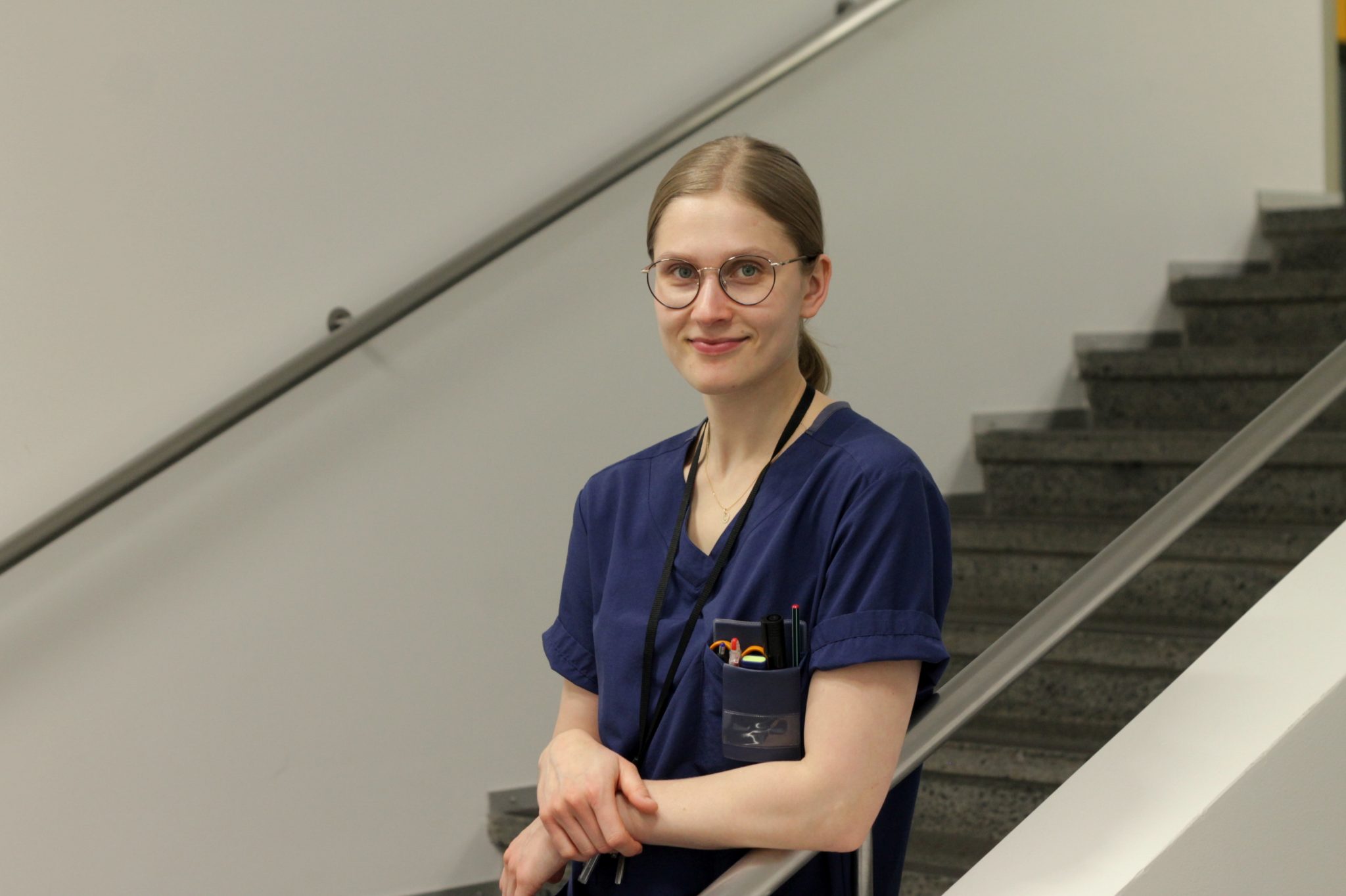 Taru järviö poseeraa lähikuvassa.