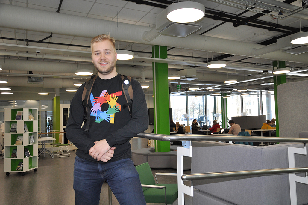 Tourism student Topias Myllynen in SAMK campus Pori library.