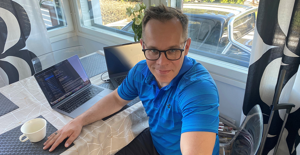 Heikki Haaparanta kotitoimistolla / Heikki Haaparanta at his home office