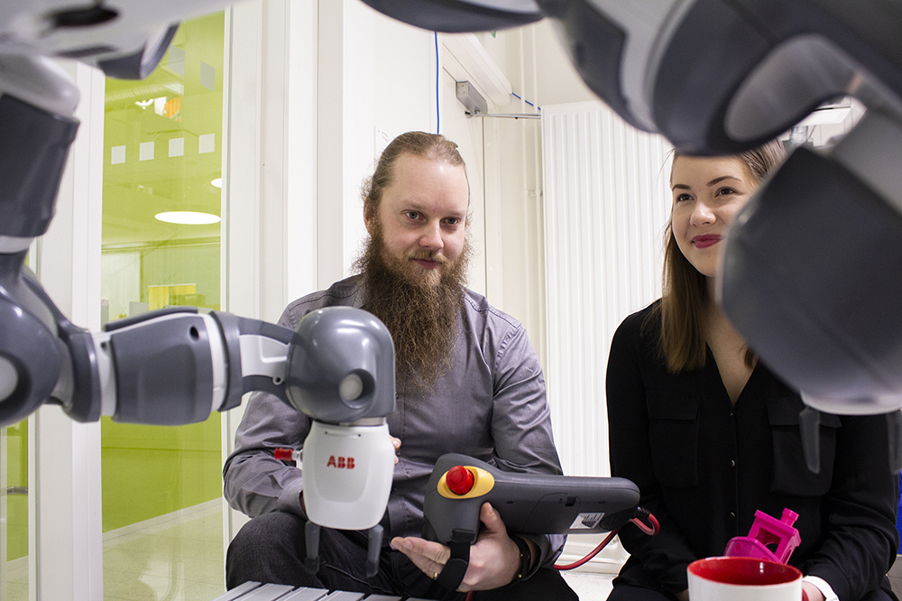 People using Yumi robot