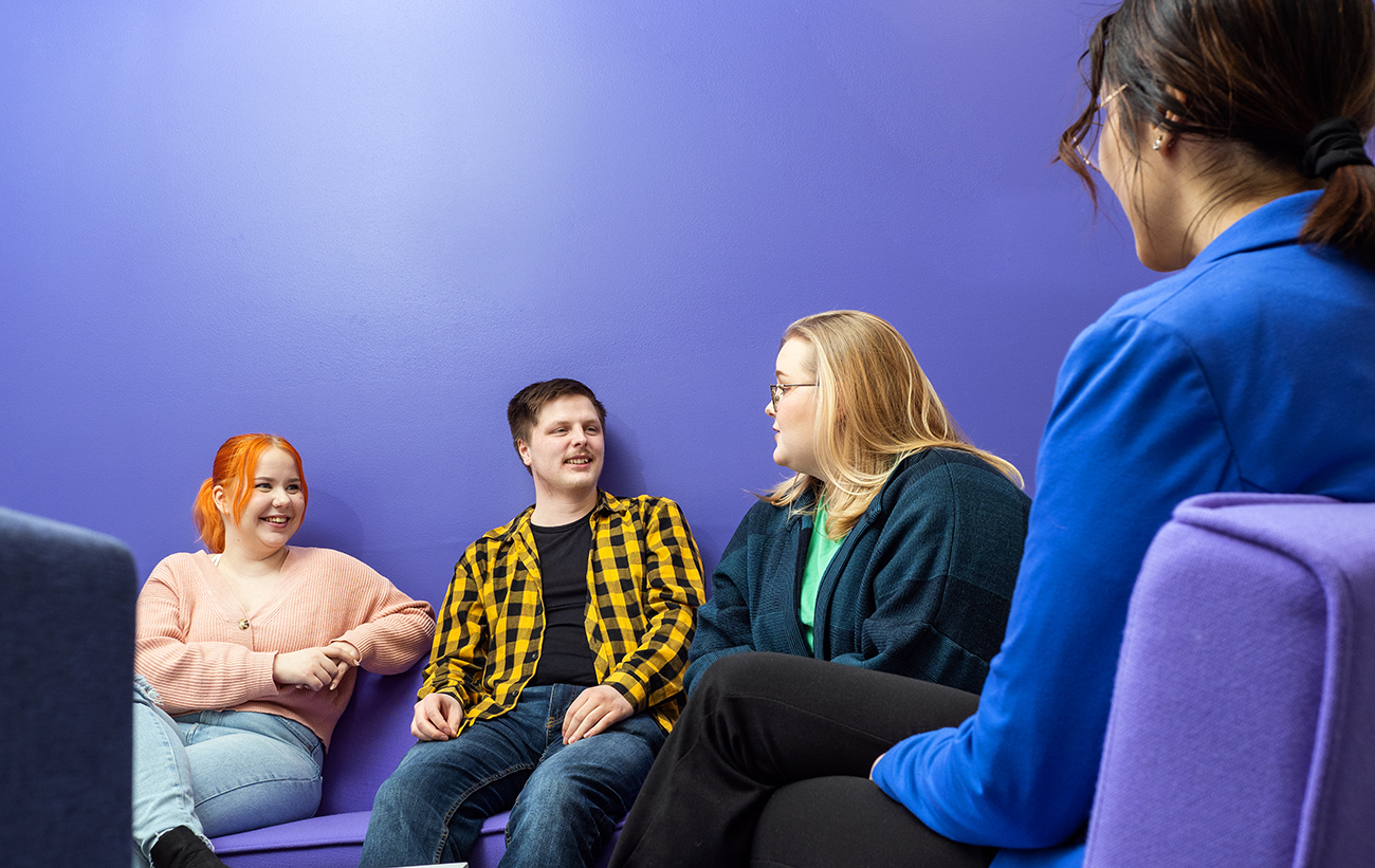 The photo shows the Student Union SAMMAKKO activists on the couch.