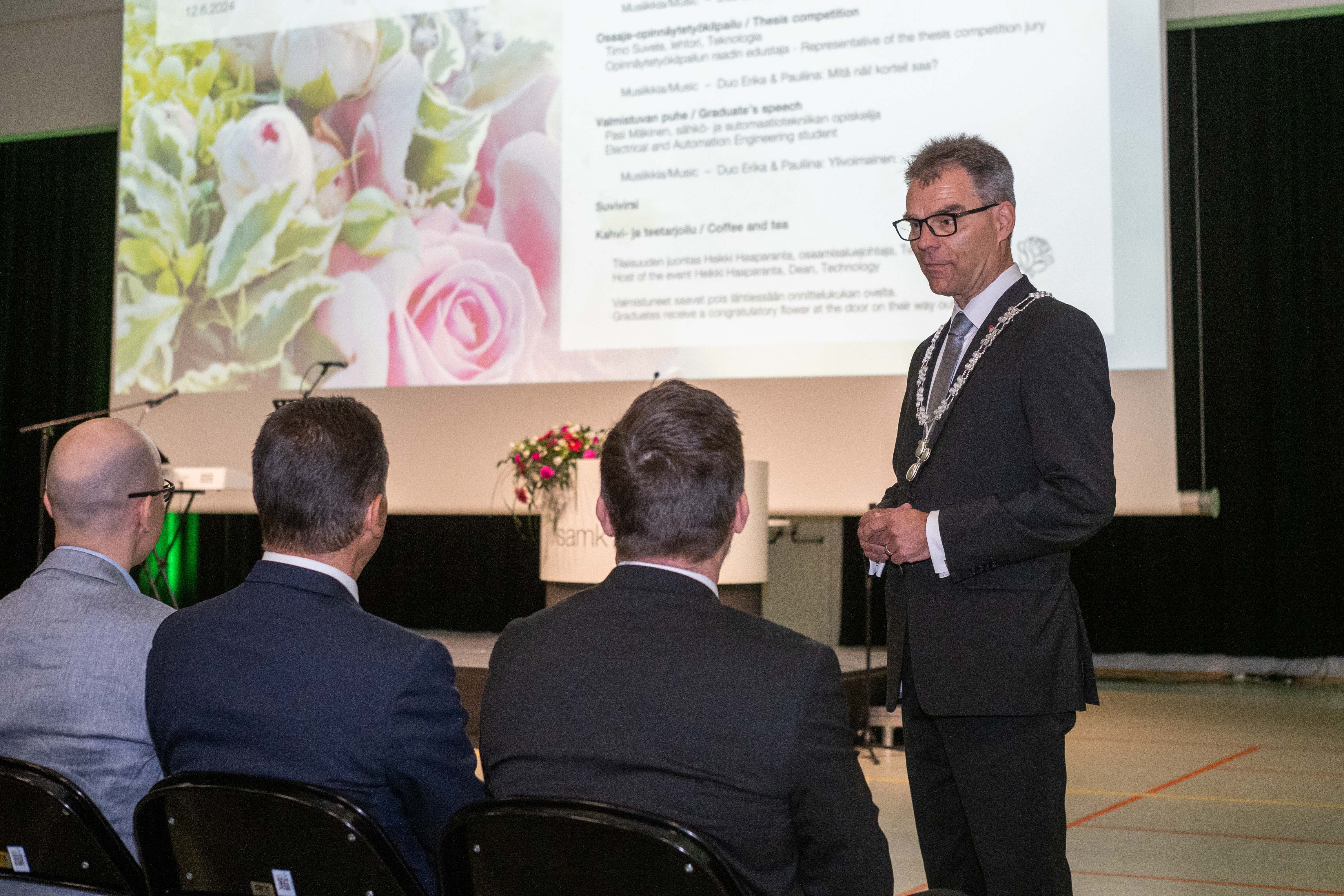The Rector Jari Multisilta discusses the event with the audience at Agora Hall.