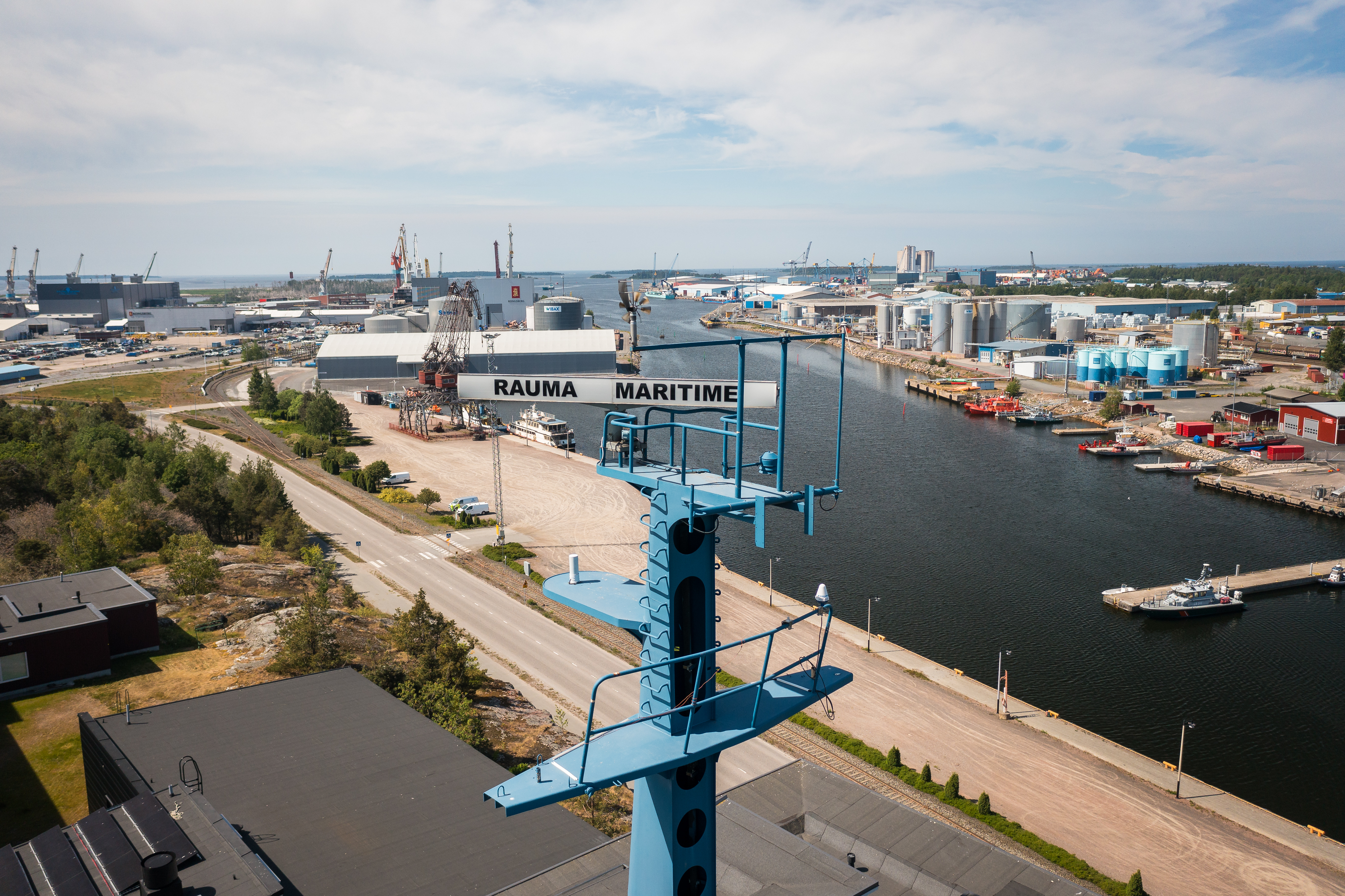Tutka katolla. Tutkassa lukee Rauma Maritime.