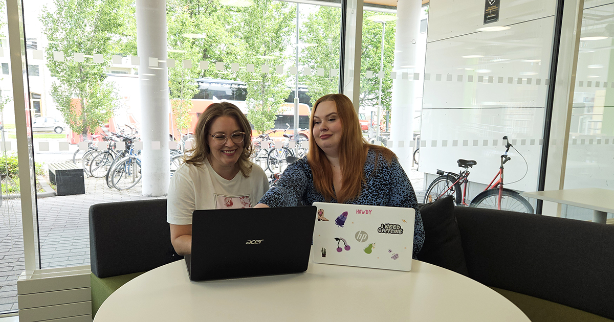 Maiju Tyni and Sandra Aalto, students in the Entrepreneur’s Degree Programme, have developed a well-functioning tutoring model that has been compiled into a handbook.