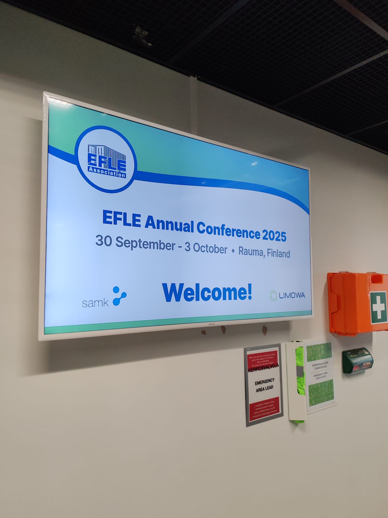 Welcome message to conference participants on the information screen.