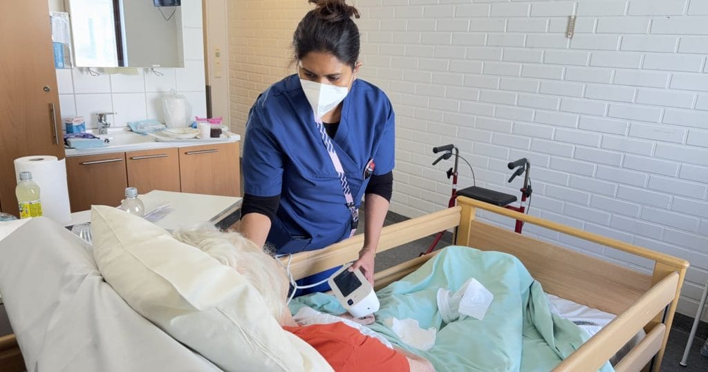 Dinushika Maddegoda löysi hoitotyöstä alan, jossa yhdistyvät merkityksellisyys ja mahdollisuus auttaa ihmisiä.