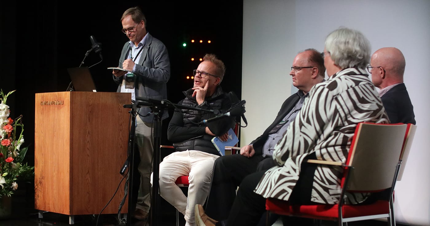 Paneelikeskustelussa pohdittiin, millaisia seuraavia askeleita Kirkkokallion ekoteollisuuspuisto tarvitsee kehittyäkseen entistä kestävämmäksi teollisuuden toimintaympäristöksi.