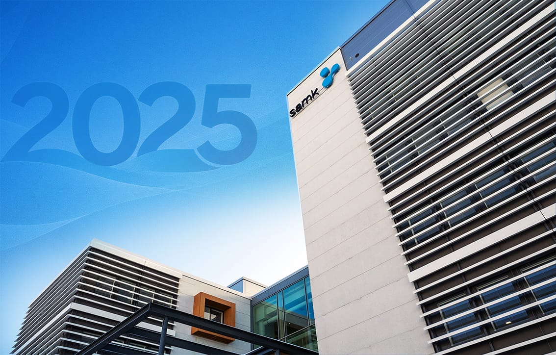 SAMKin Porin kampuksen rakennus ja vieressä luku 2025.