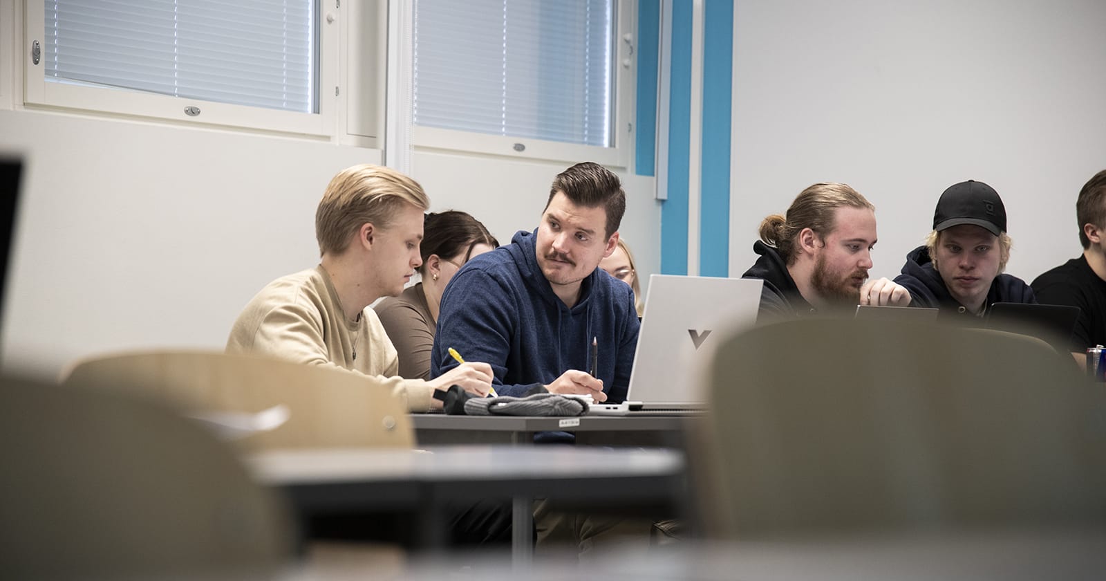 Insinööriopiskelijoita luokkatilanteessa Porin kampuksella.